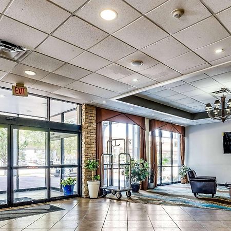 Wyndham Garden Wichita Downtown Hotel Ngoại thất bức ảnh