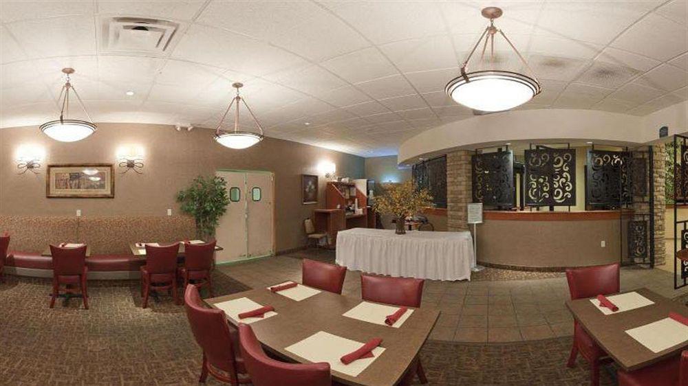 Wyndham Garden Wichita Downtown Hotel Ngoại thất bức ảnh