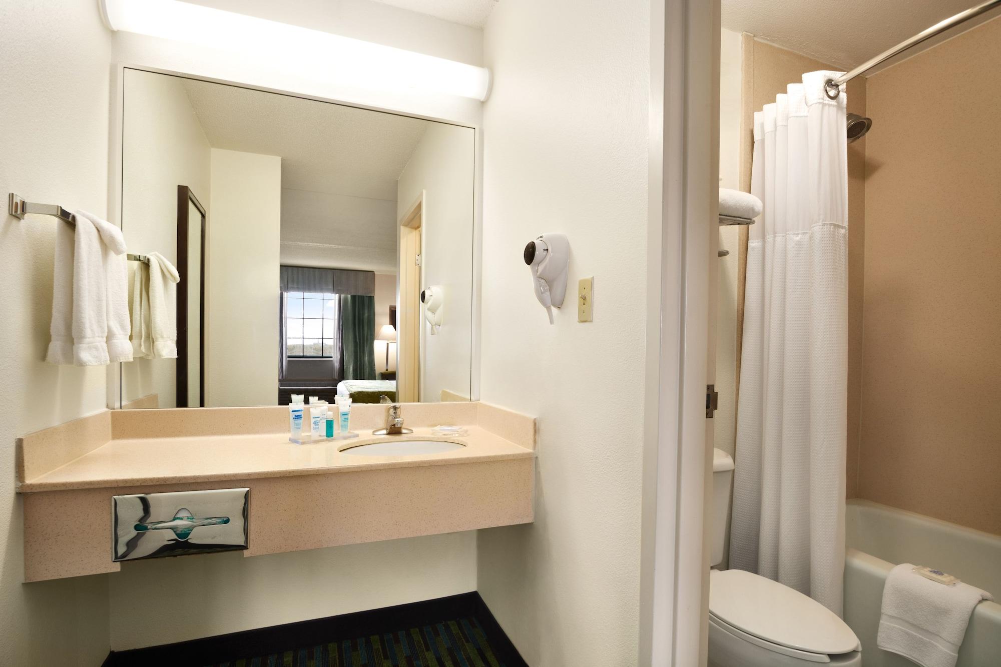 Wyndham Garden Wichita Downtown Hotel Ngoại thất bức ảnh