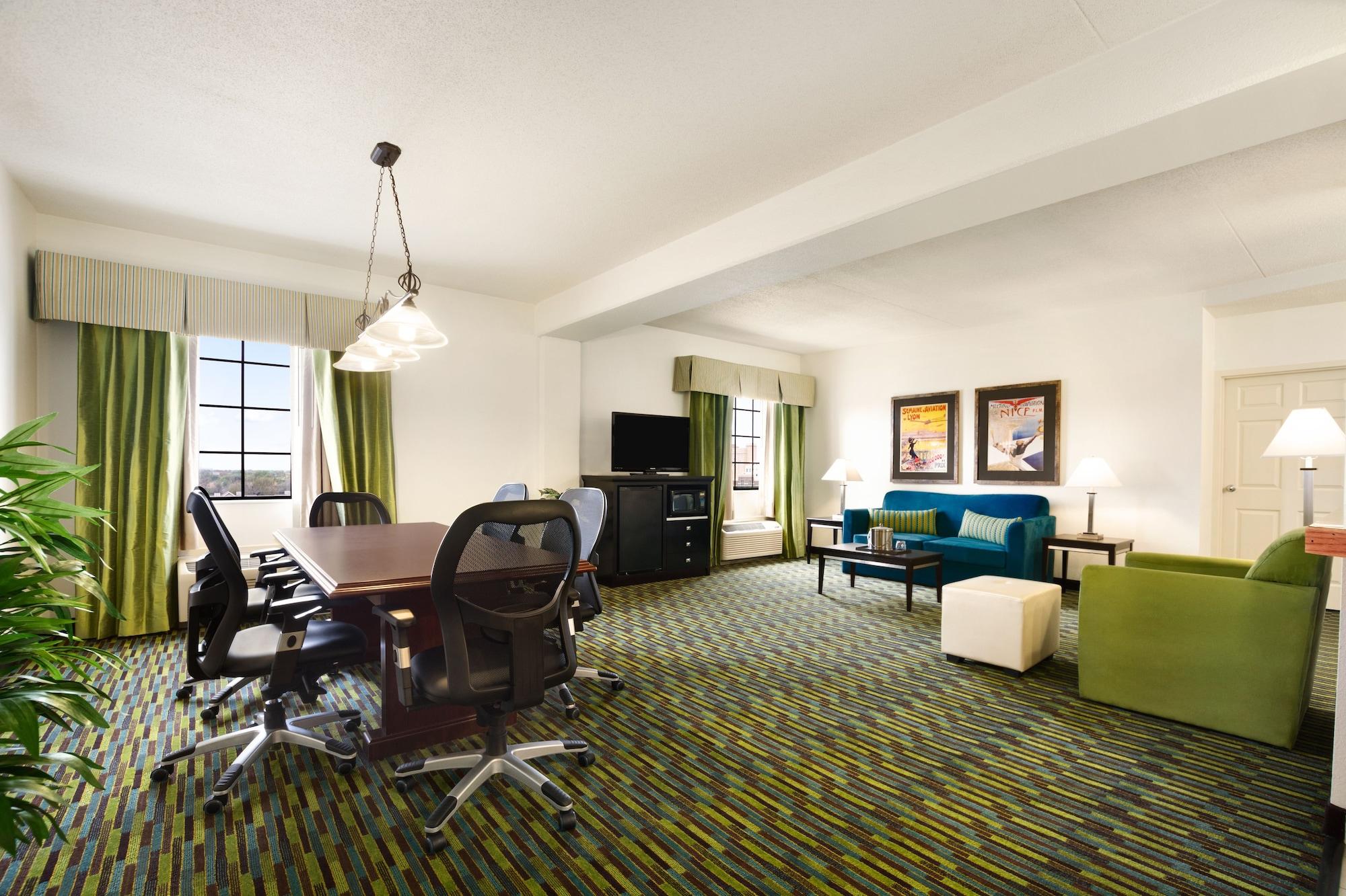 Wyndham Garden Wichita Downtown Hotel Ngoại thất bức ảnh