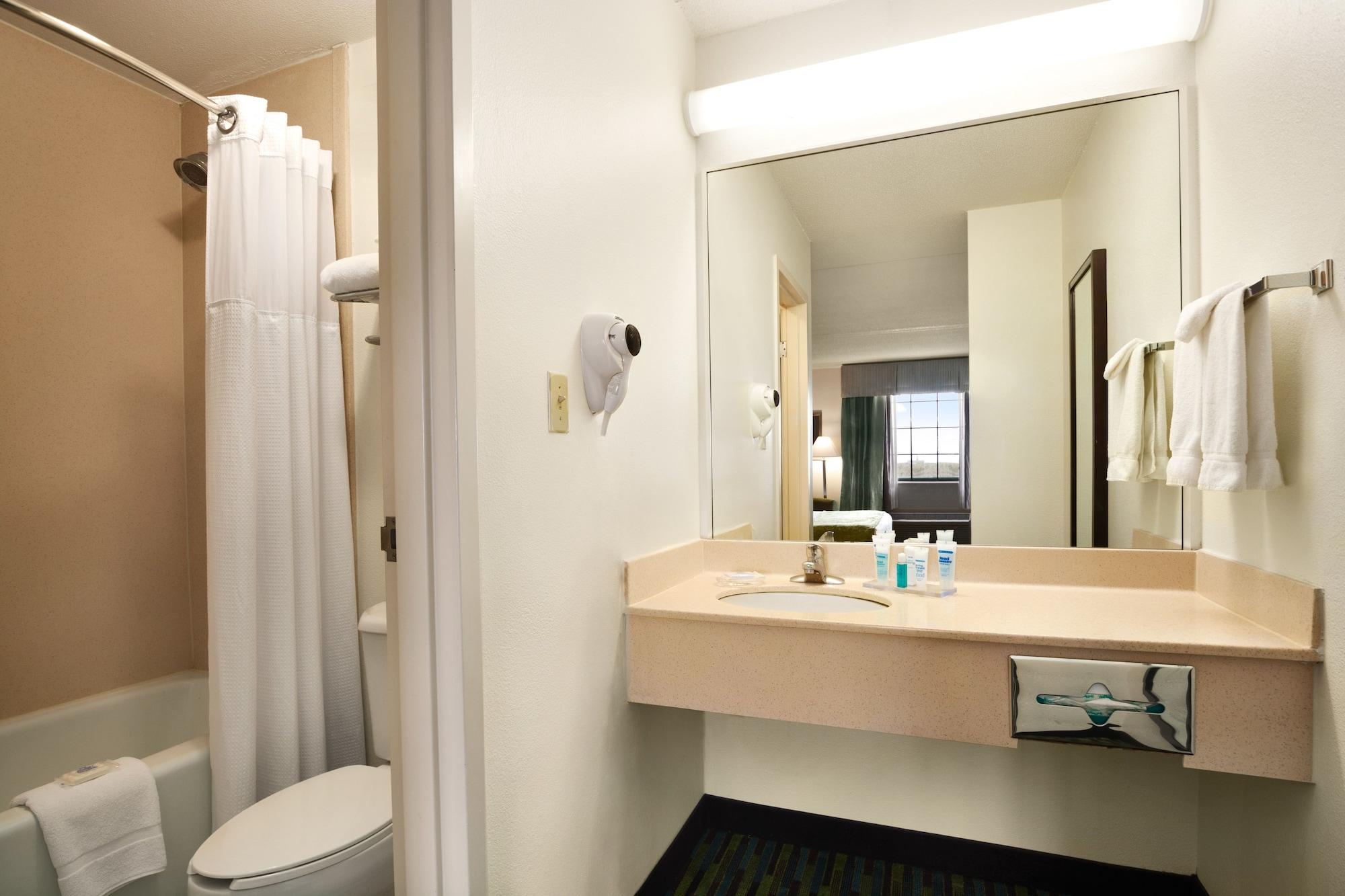 Wyndham Garden Wichita Downtown Hotel Ngoại thất bức ảnh