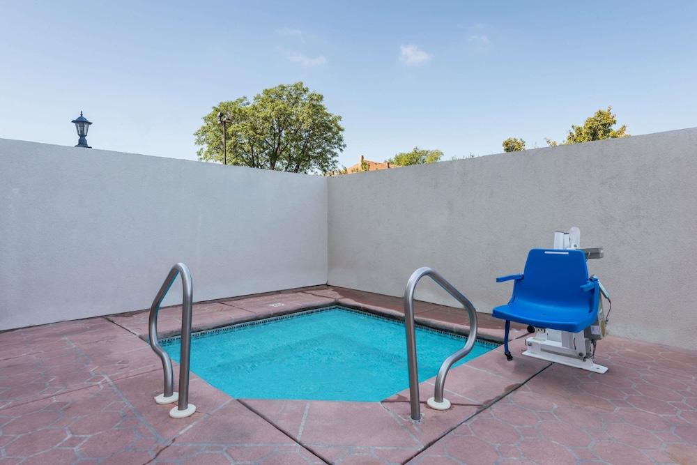 Wyndham Garden Wichita Downtown Hotel Ngoại thất bức ảnh