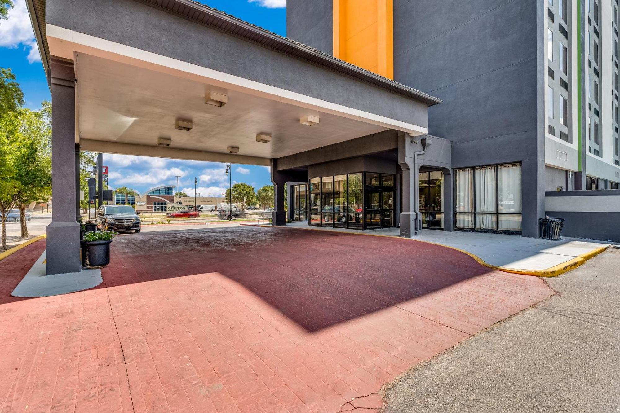 Wyndham Garden Wichita Downtown Hotel Ngoại thất bức ảnh