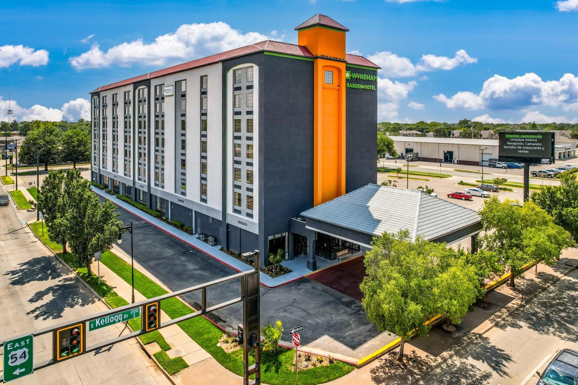 Wyndham Garden Wichita Downtown Hotel Ngoại thất bức ảnh