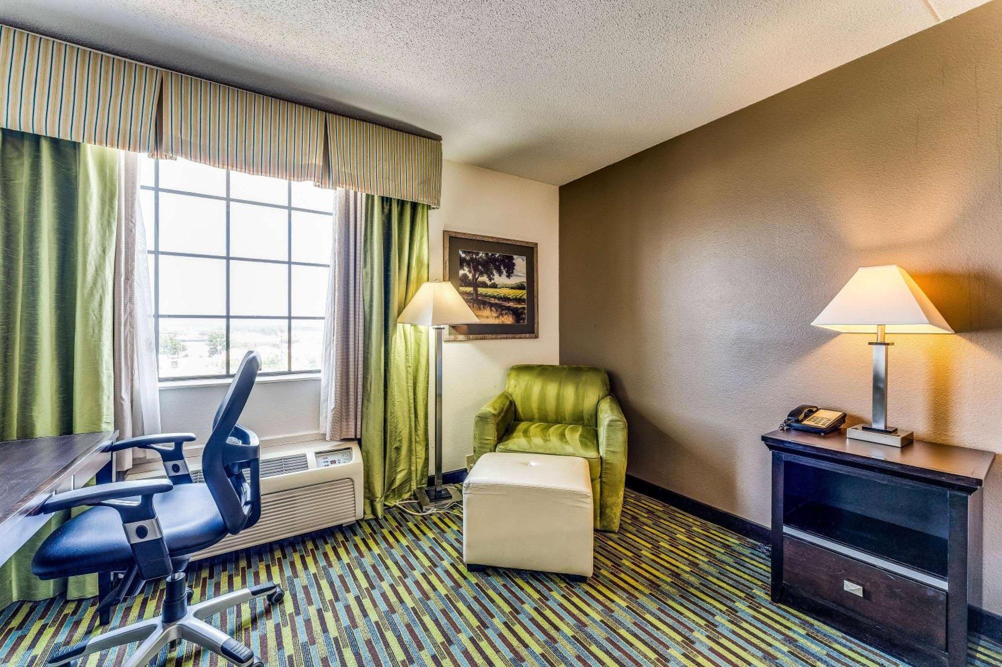 Wyndham Garden Wichita Downtown Hotel Ngoại thất bức ảnh