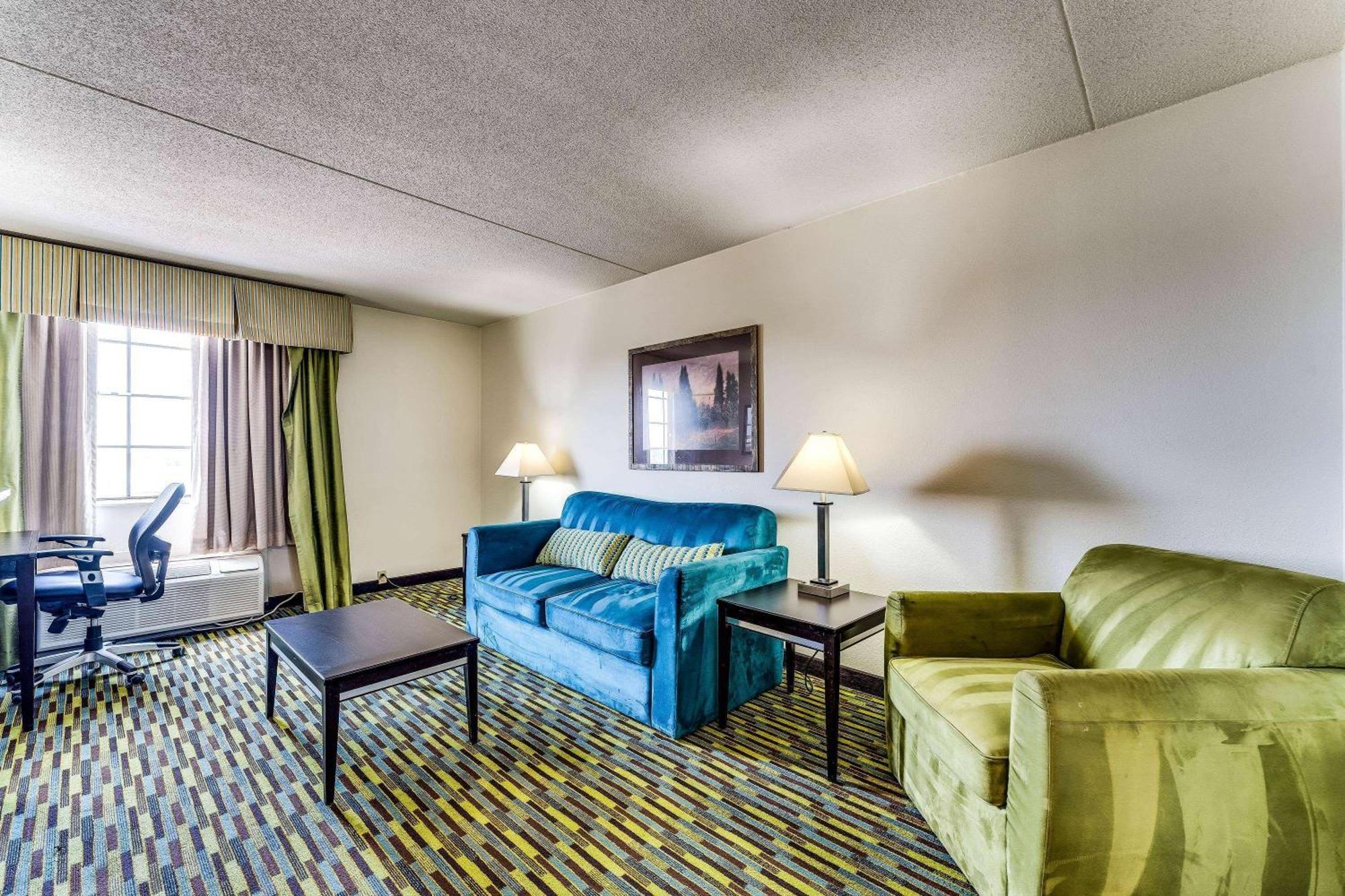 Wyndham Garden Wichita Downtown Hotel Ngoại thất bức ảnh