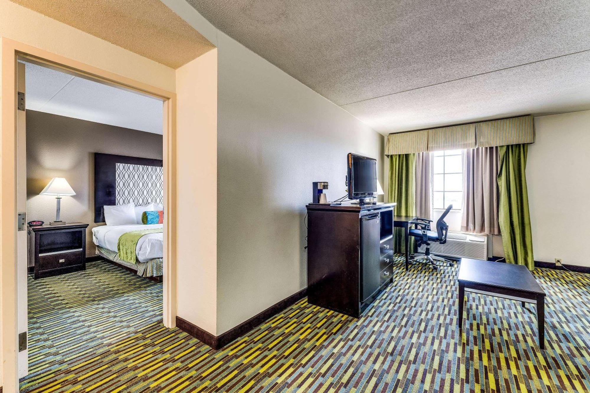 Wyndham Garden Wichita Downtown Hotel Ngoại thất bức ảnh
