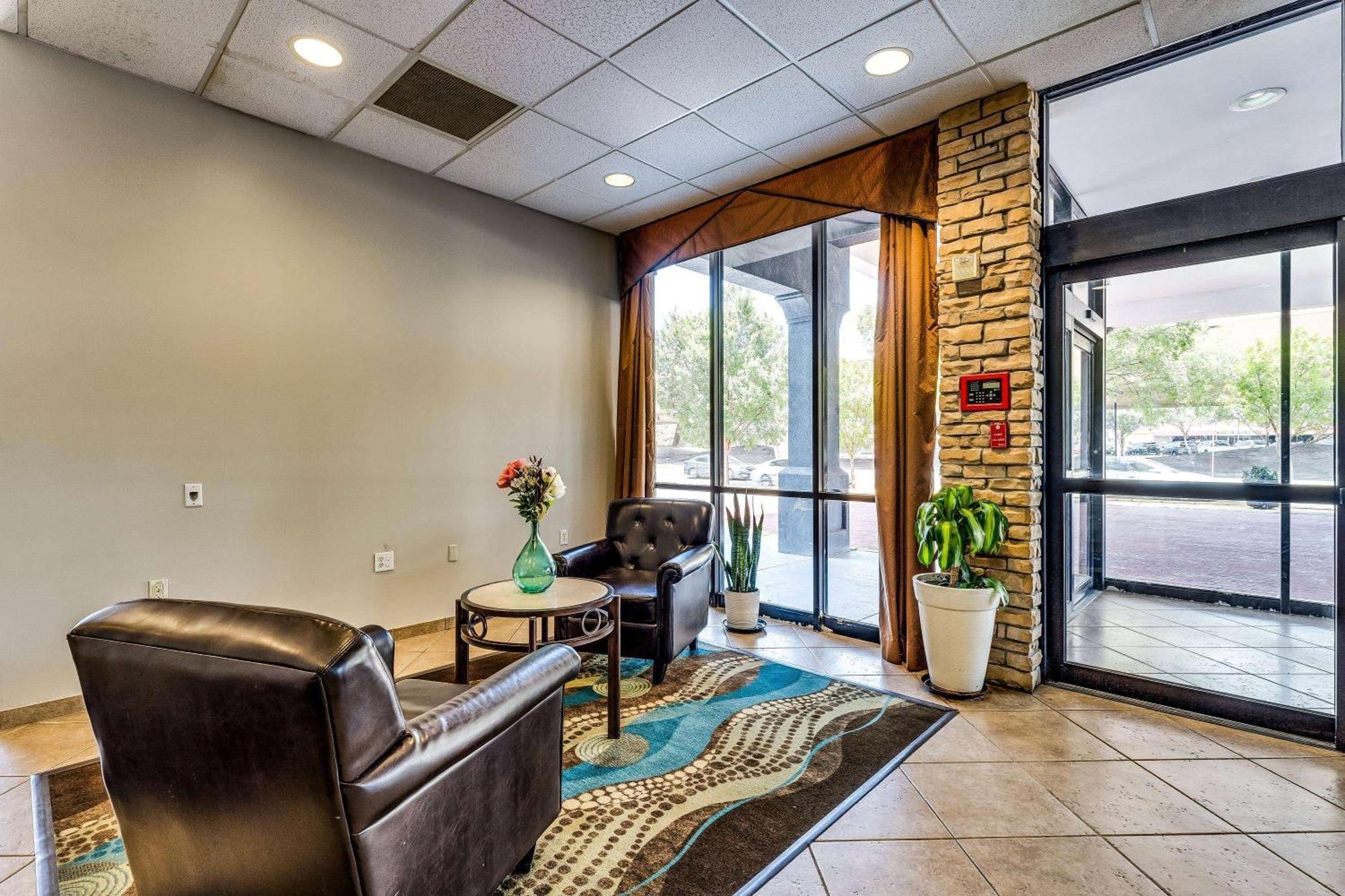Wyndham Garden Wichita Downtown Hotel Ngoại thất bức ảnh