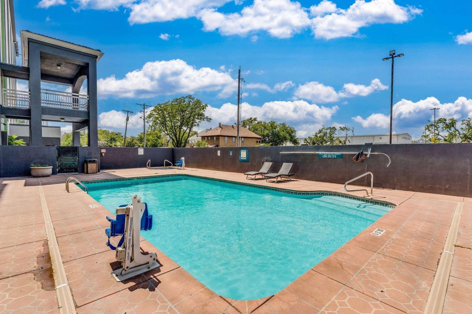 Wyndham Garden Wichita Downtown Hotel Ngoại thất bức ảnh