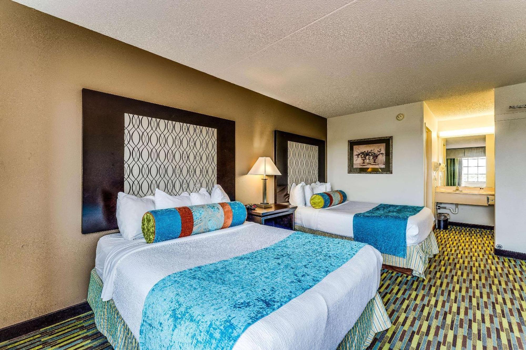 Wyndham Garden Wichita Downtown Hotel Ngoại thất bức ảnh