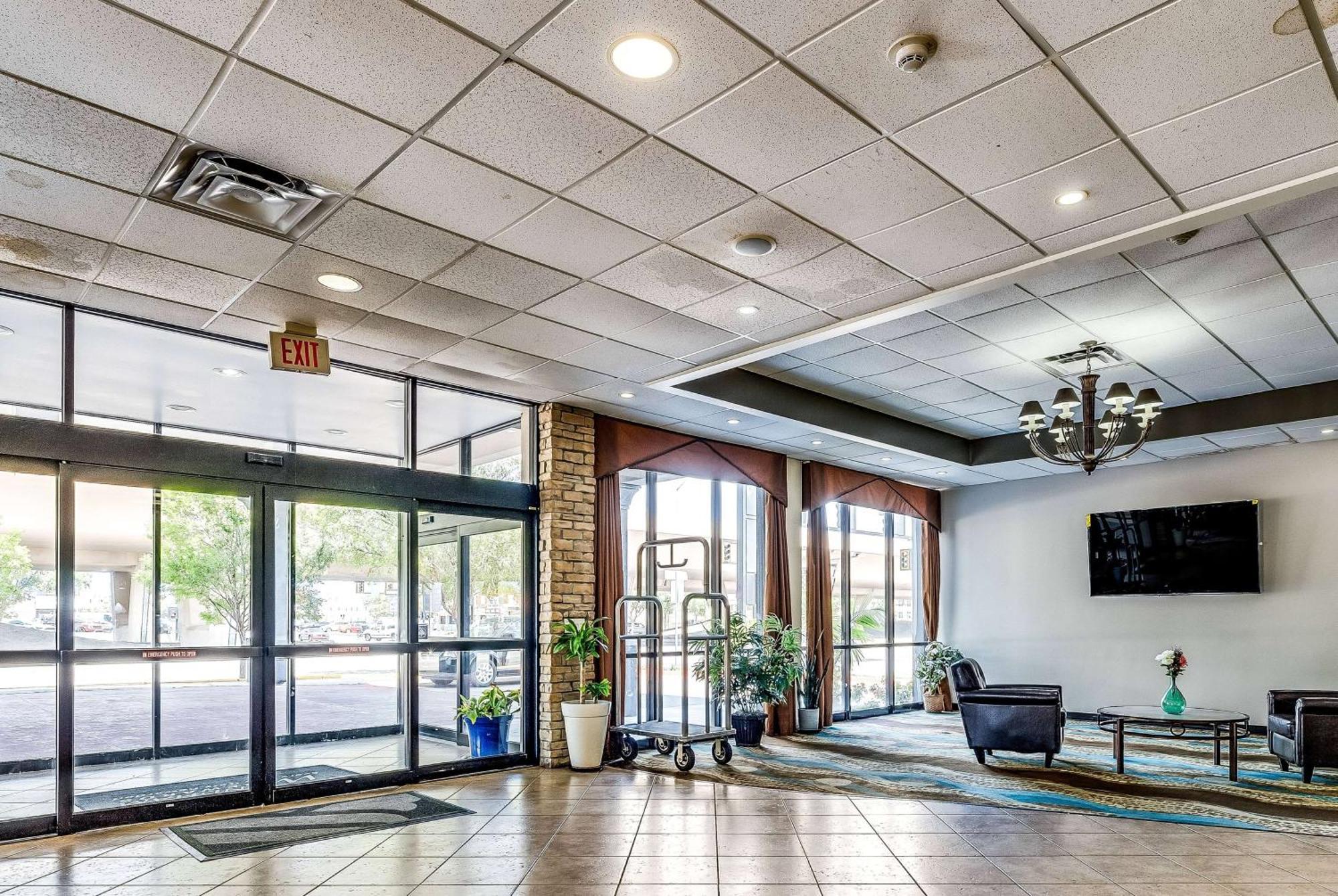 Wyndham Garden Wichita Downtown Hotel Ngoại thất bức ảnh