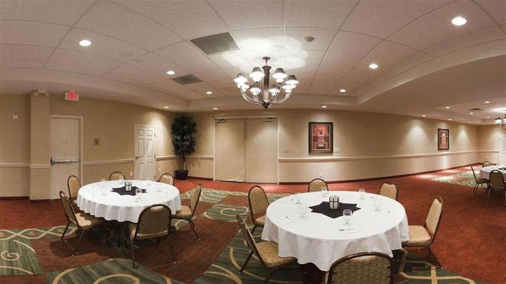 Wyndham Garden Wichita Downtown Hotel Ngoại thất bức ảnh