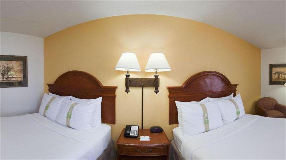 Wyndham Garden Wichita Downtown Hotel Ngoại thất bức ảnh