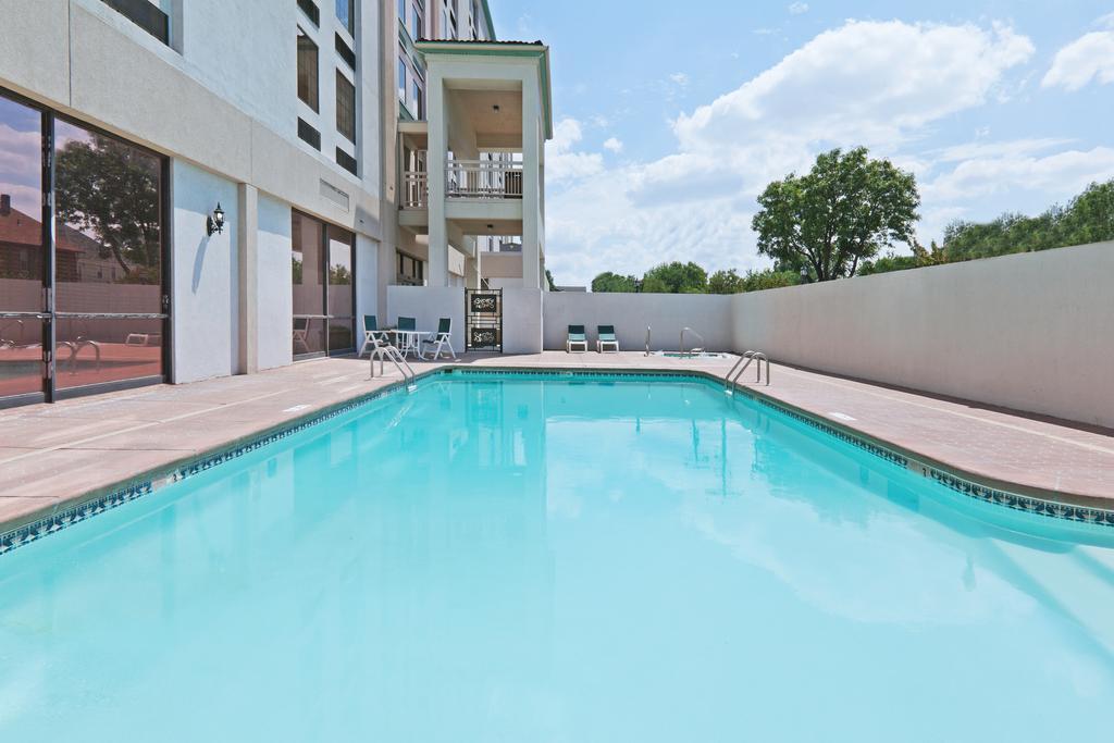 Wyndham Garden Wichita Downtown Hotel Ngoại thất bức ảnh