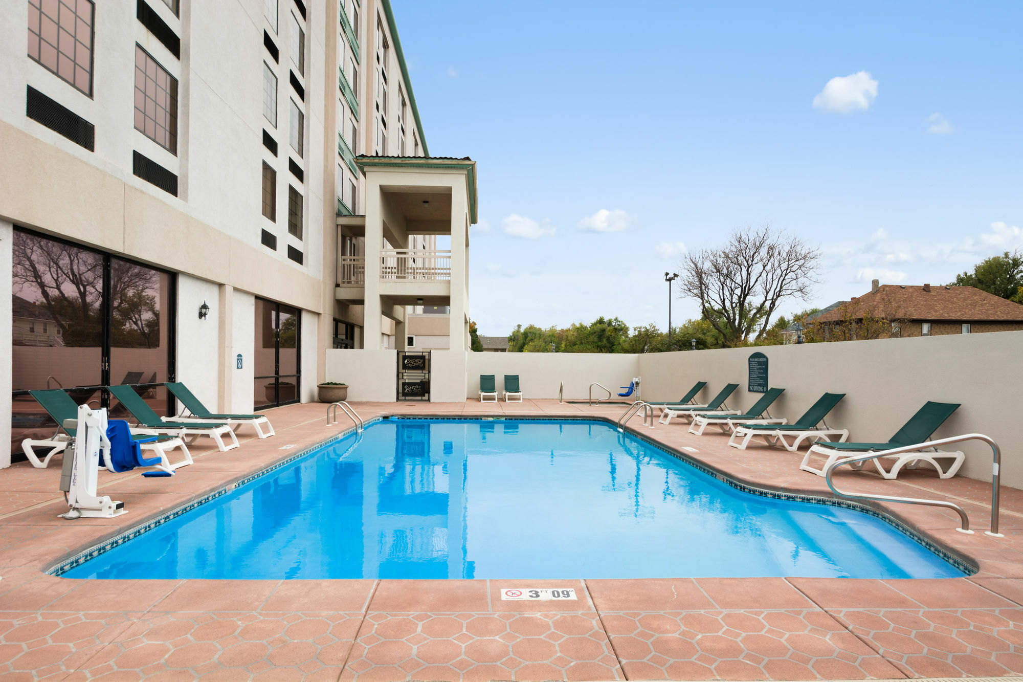 Wyndham Garden Wichita Downtown Hotel Ngoại thất bức ảnh