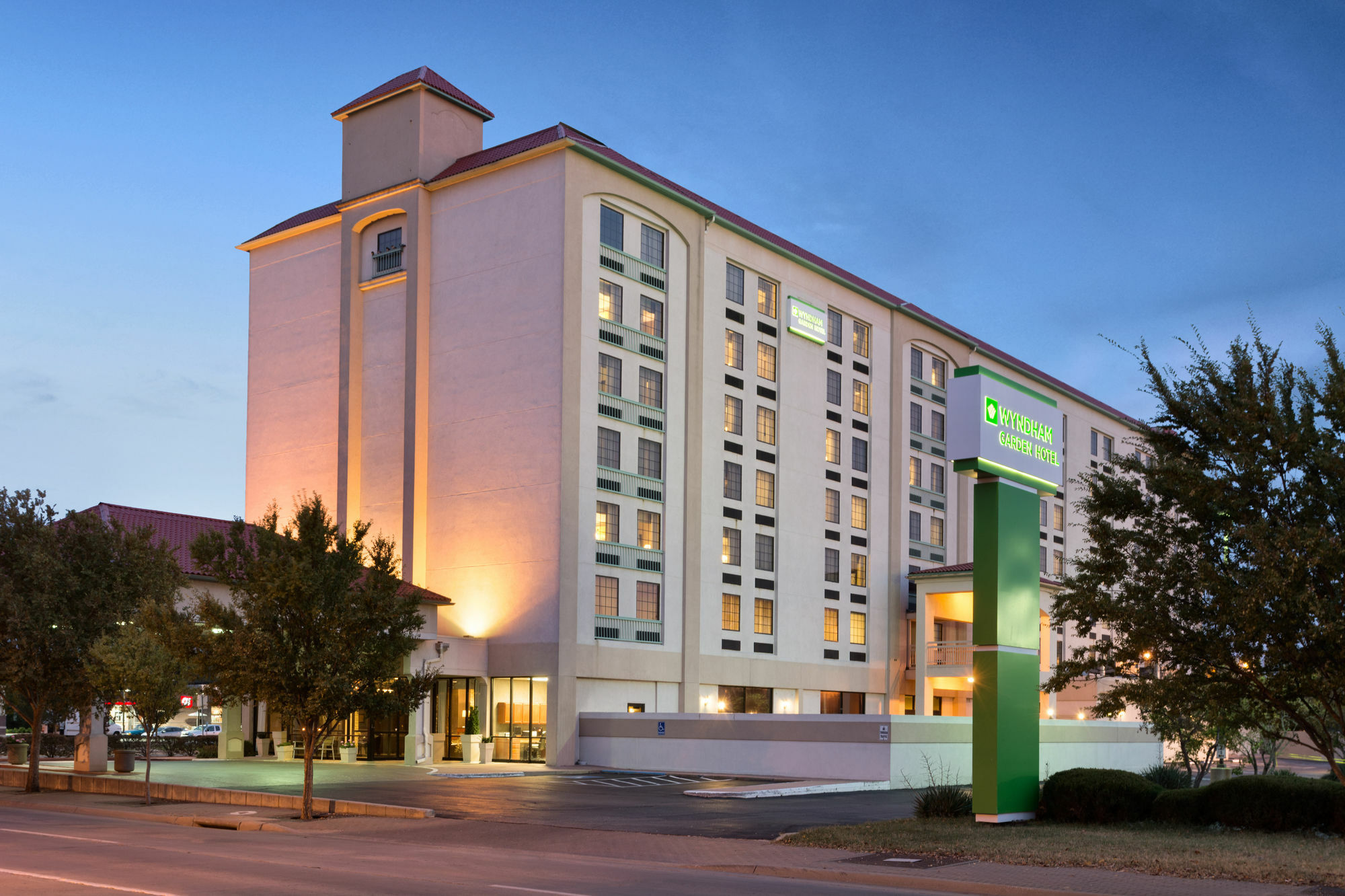Wyndham Garden Wichita Downtown Hotel Ngoại thất bức ảnh