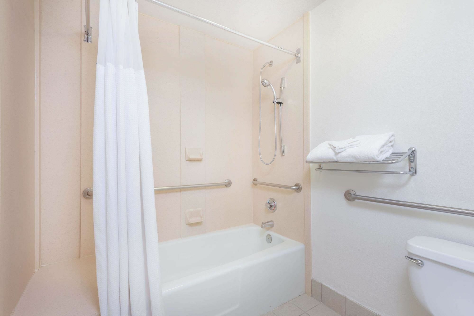 Wyndham Garden Wichita Downtown Hotel Ngoại thất bức ảnh